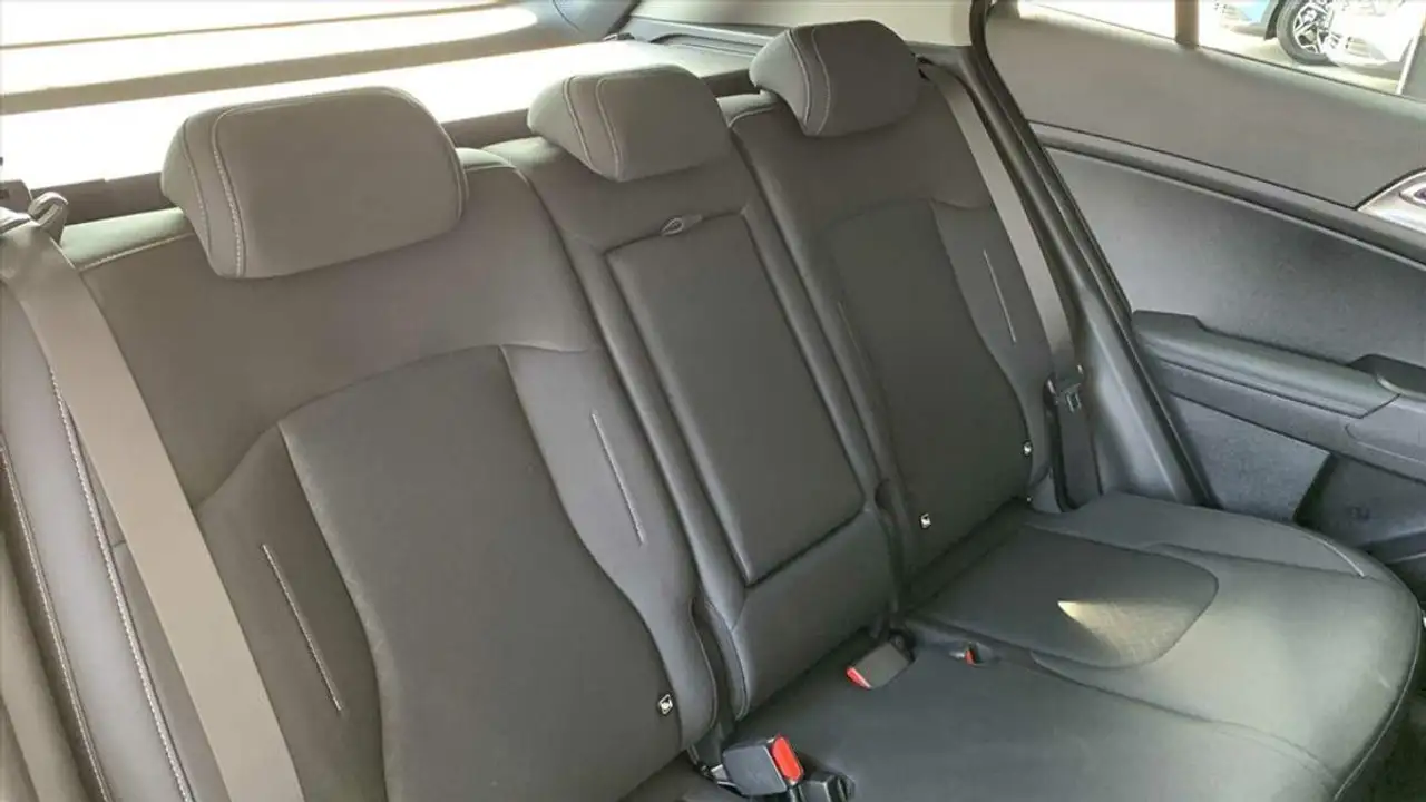 Kia Sportage V 1,6 T-GDI DCT URBAN Alu KA LED LRH NAV NBA PDC R 8