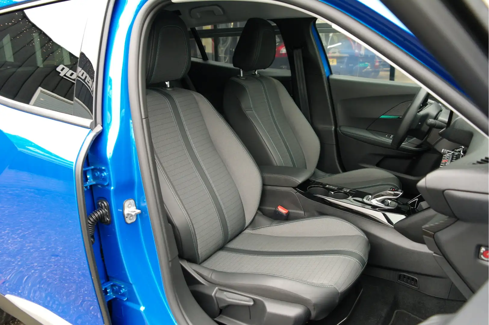 Peugeot e-2008 EV Allure Pack 50 kWh | SOH 98% | Camera | Adap.C Blau - 2