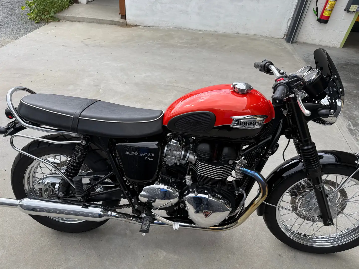 Triumph Bonneville T100 Czarny - 2