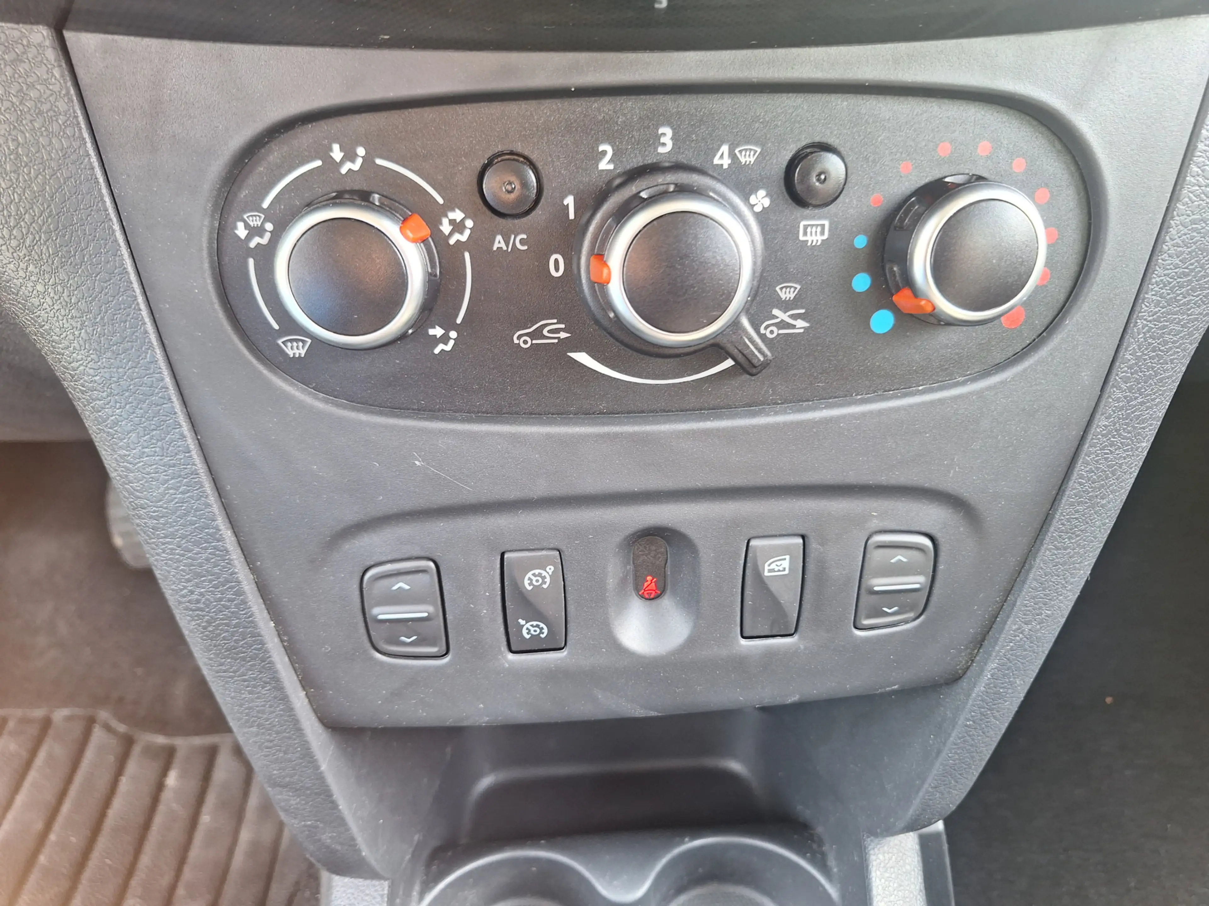 Dacia Sandero 0.9 TCe SL Stepway — photo 21