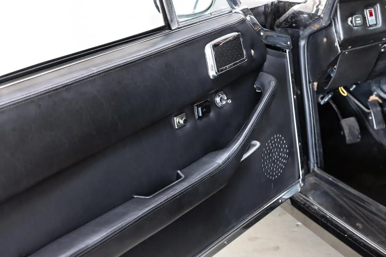 Jensen Interceptor - 7.2L V8 - Modern enhancements -, foto 7
