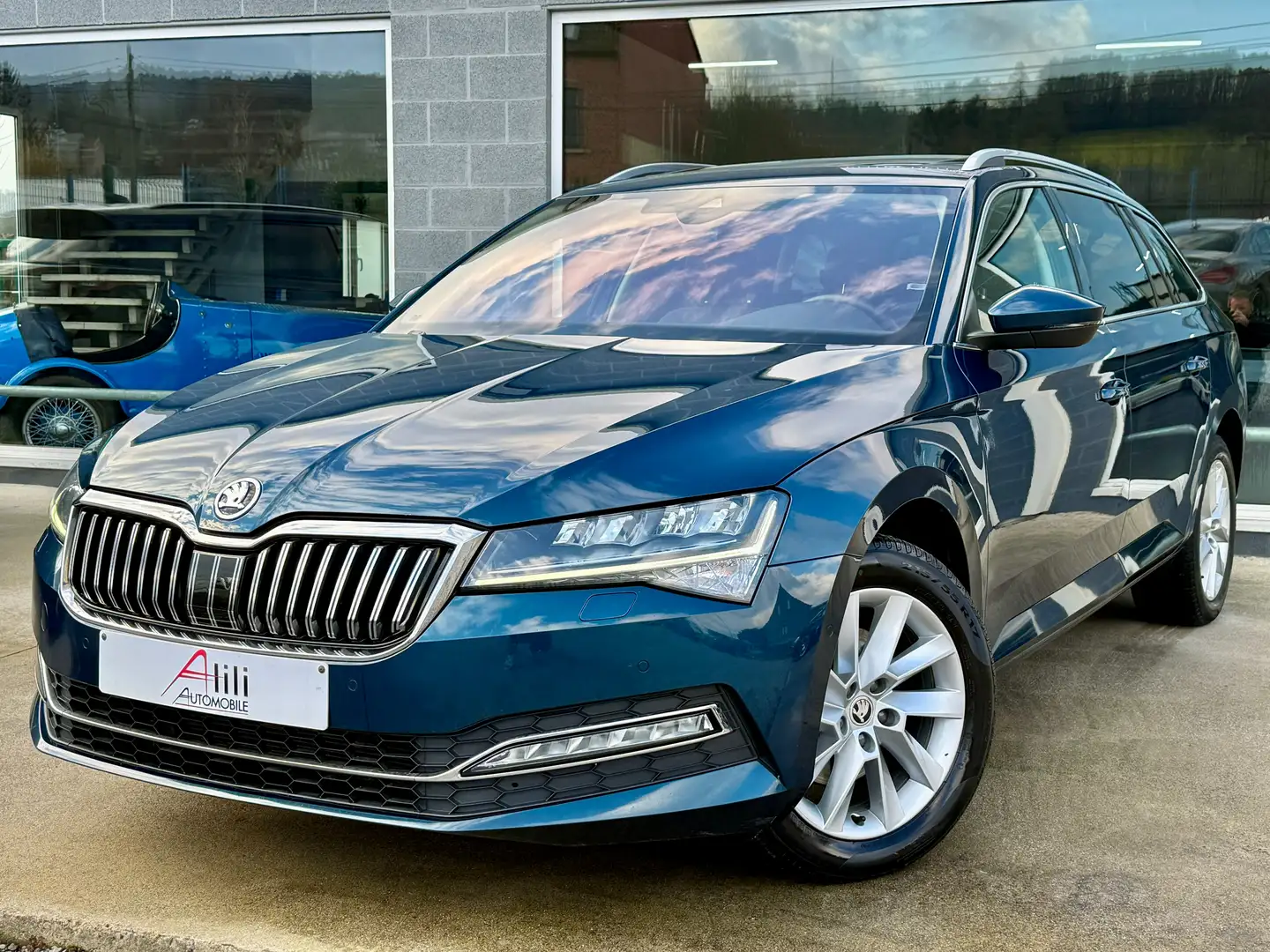 Skoda Superb SW 2.0 CR TDi**Cockpit*DSG*Full Options*Garantie** Bleu - 1