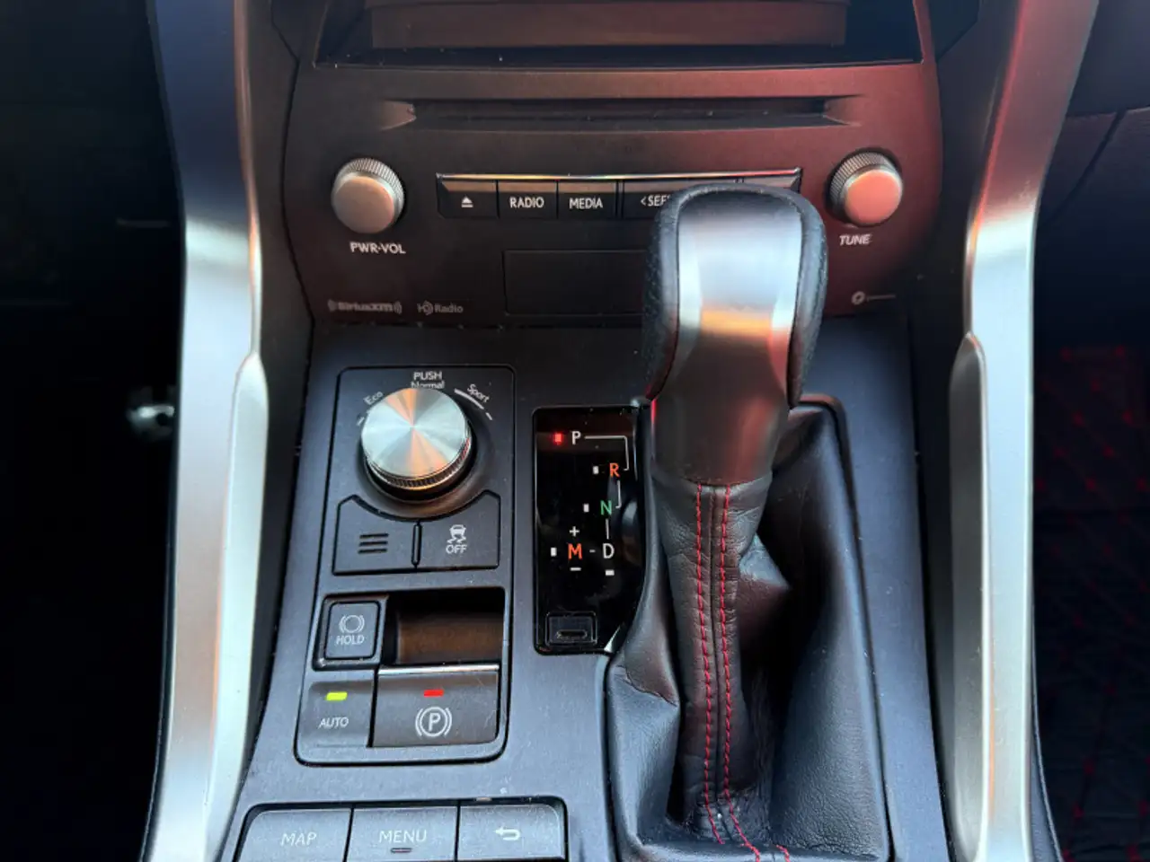 Lexus NX снимка Lexus NX