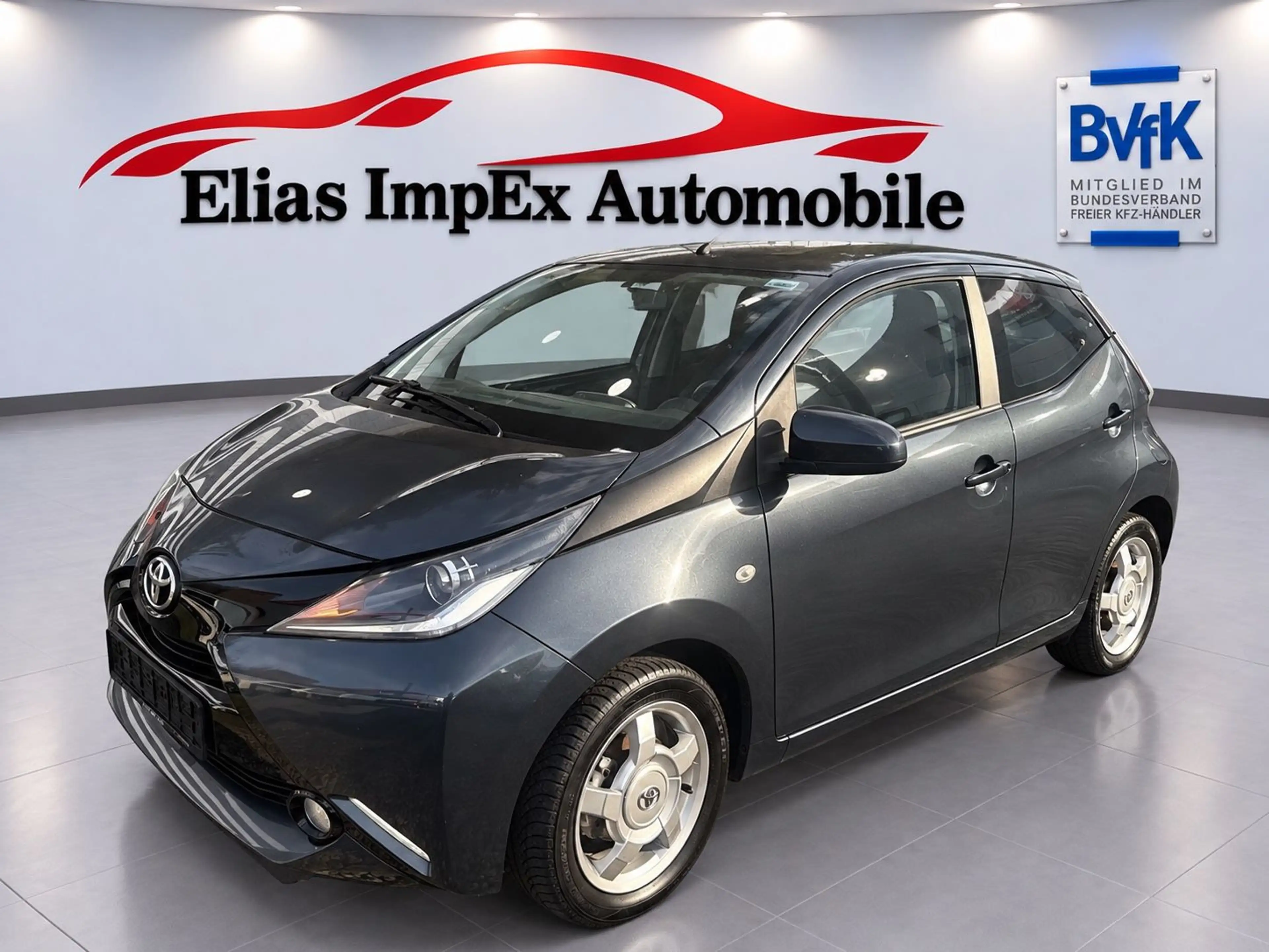 Toyota Aygo AYGO x-play touch — photo 2