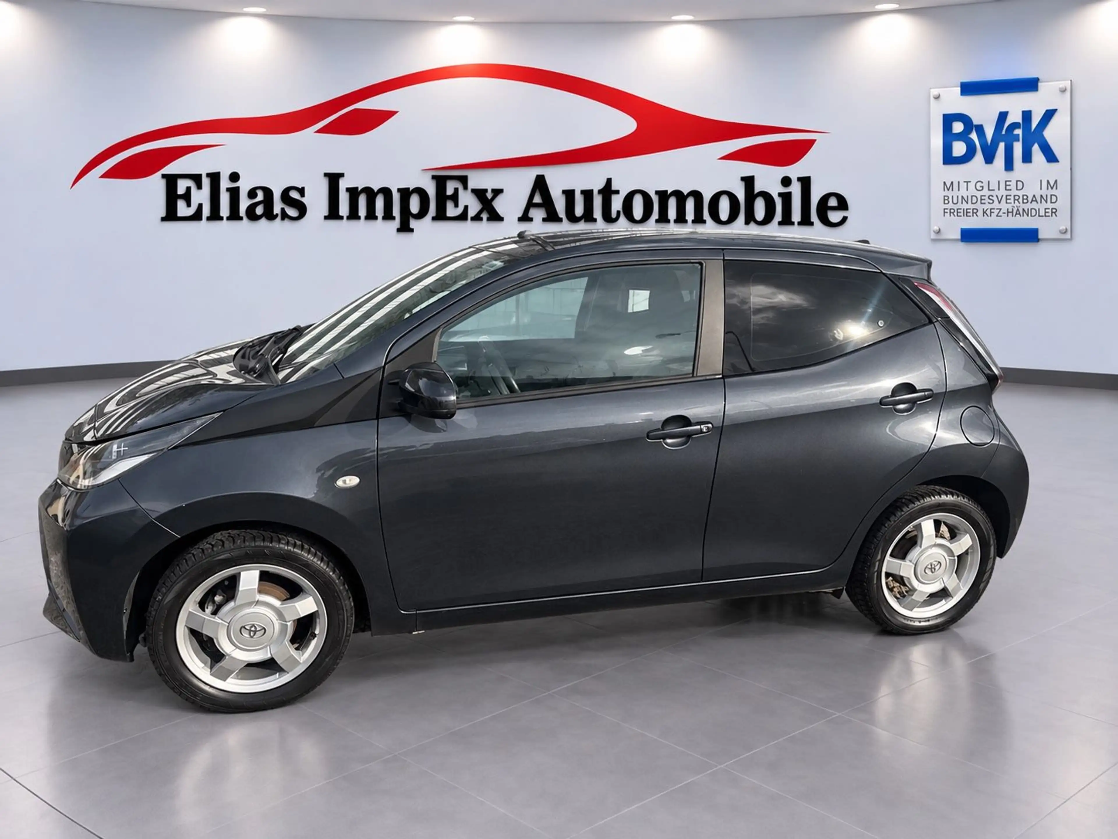 Toyota Aygo AYGO x-play touch — photo 3