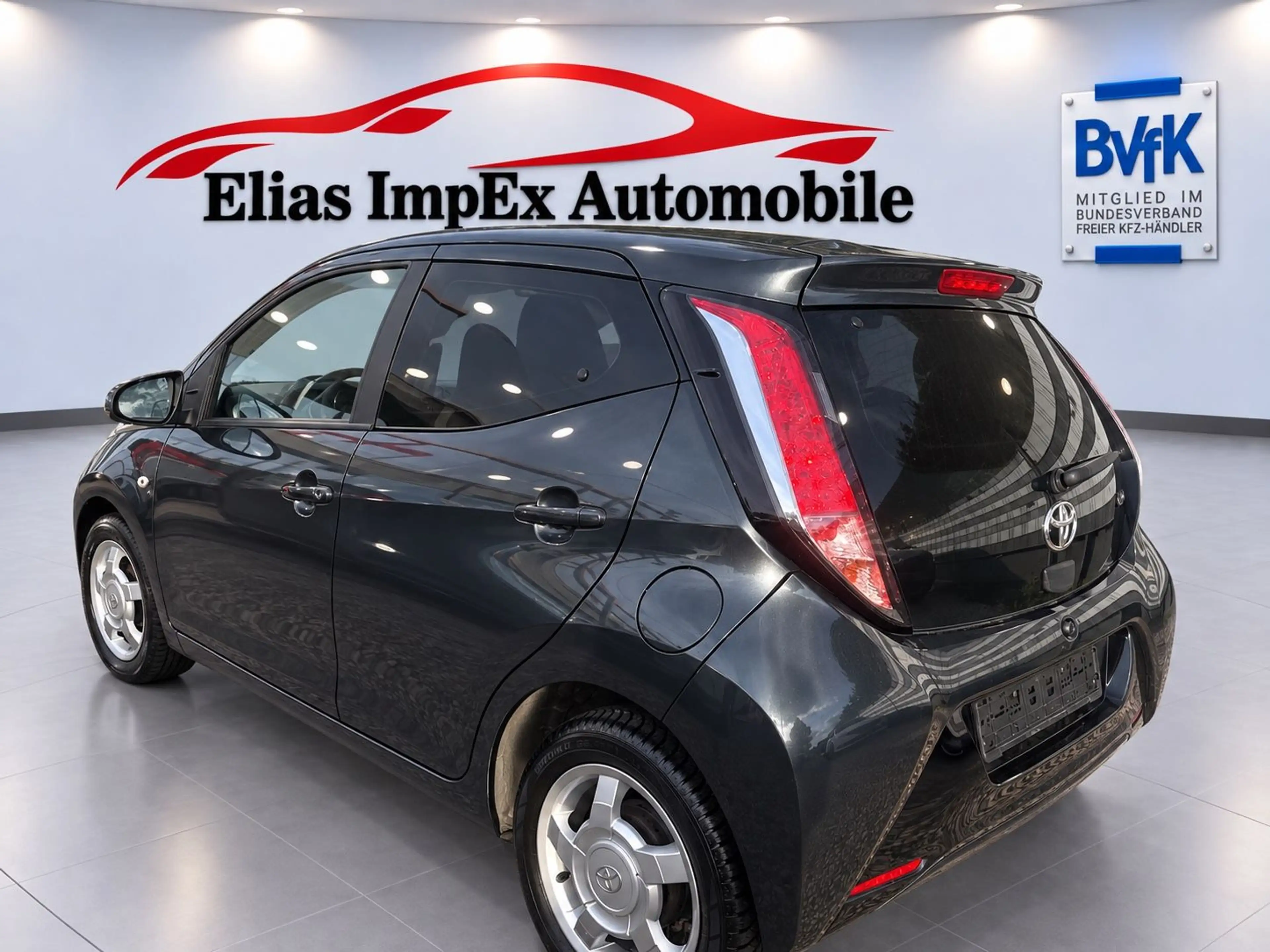 Toyota Aygo AYGO x-play touch — photo 4