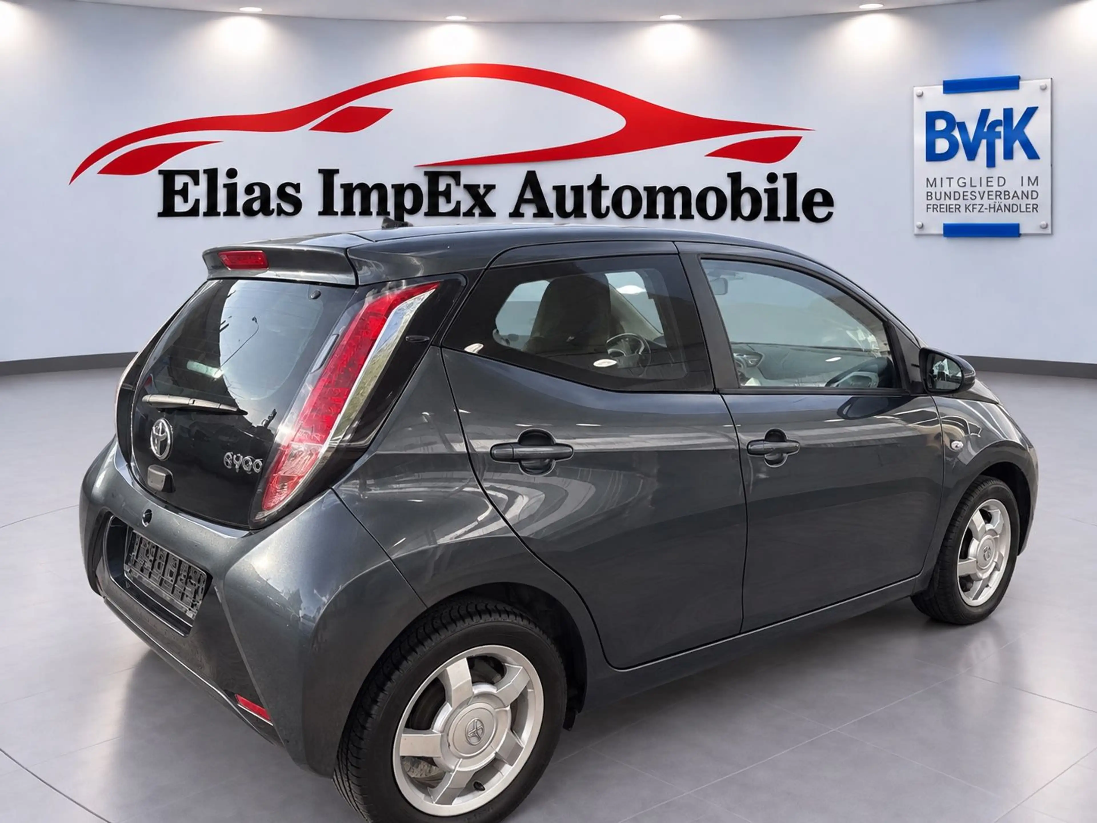 Toyota Aygo AYGO x-play touch — photo 6