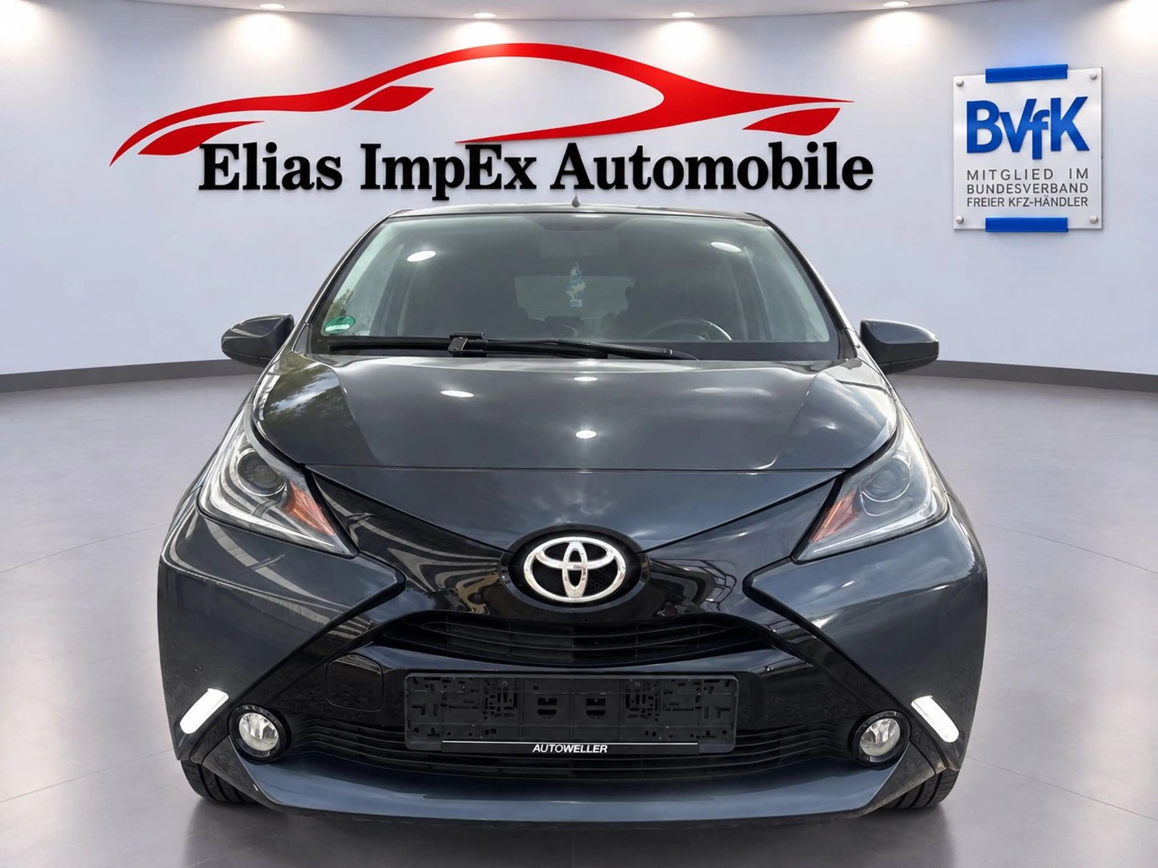 Toyota Aygo AYGO x-play touch — photo 9