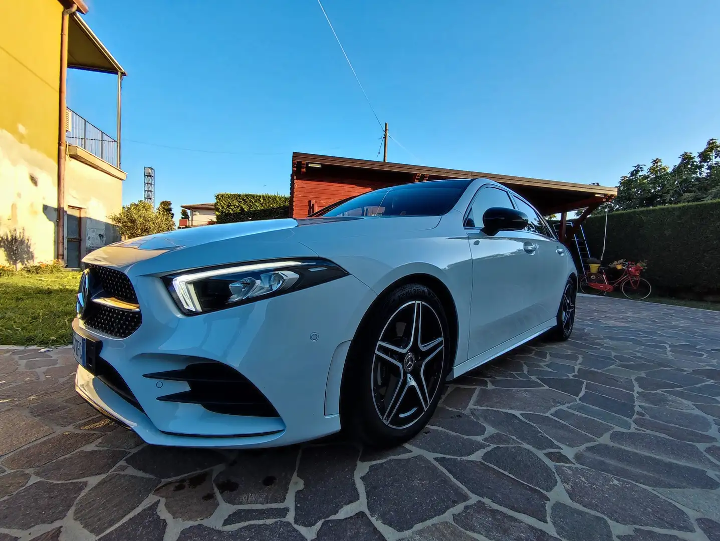 Mercedes-Benz 180 Classe A - W177 180D AMG - Line Premium Blanco - 1