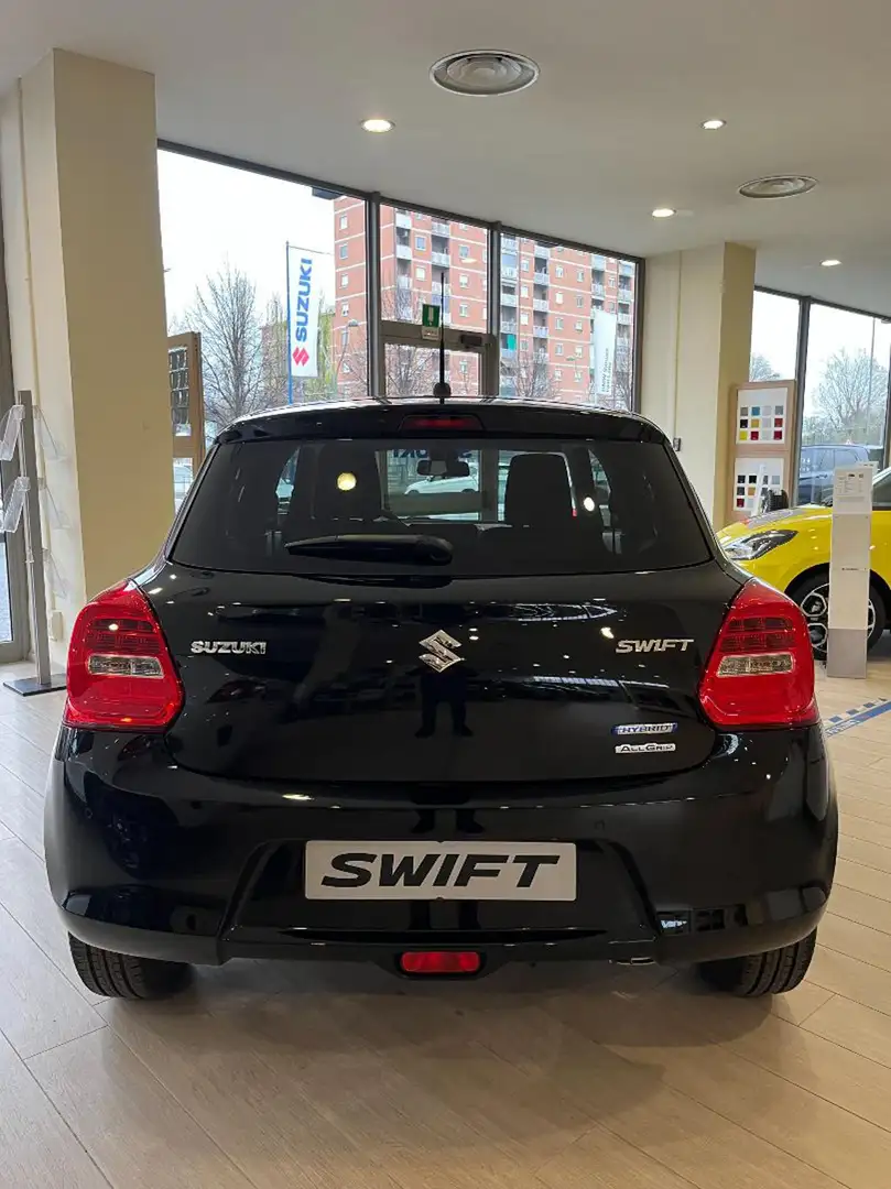 Suzuki Swift 1.2 Hybrid 4WD AllGrip Top Grigio - 2