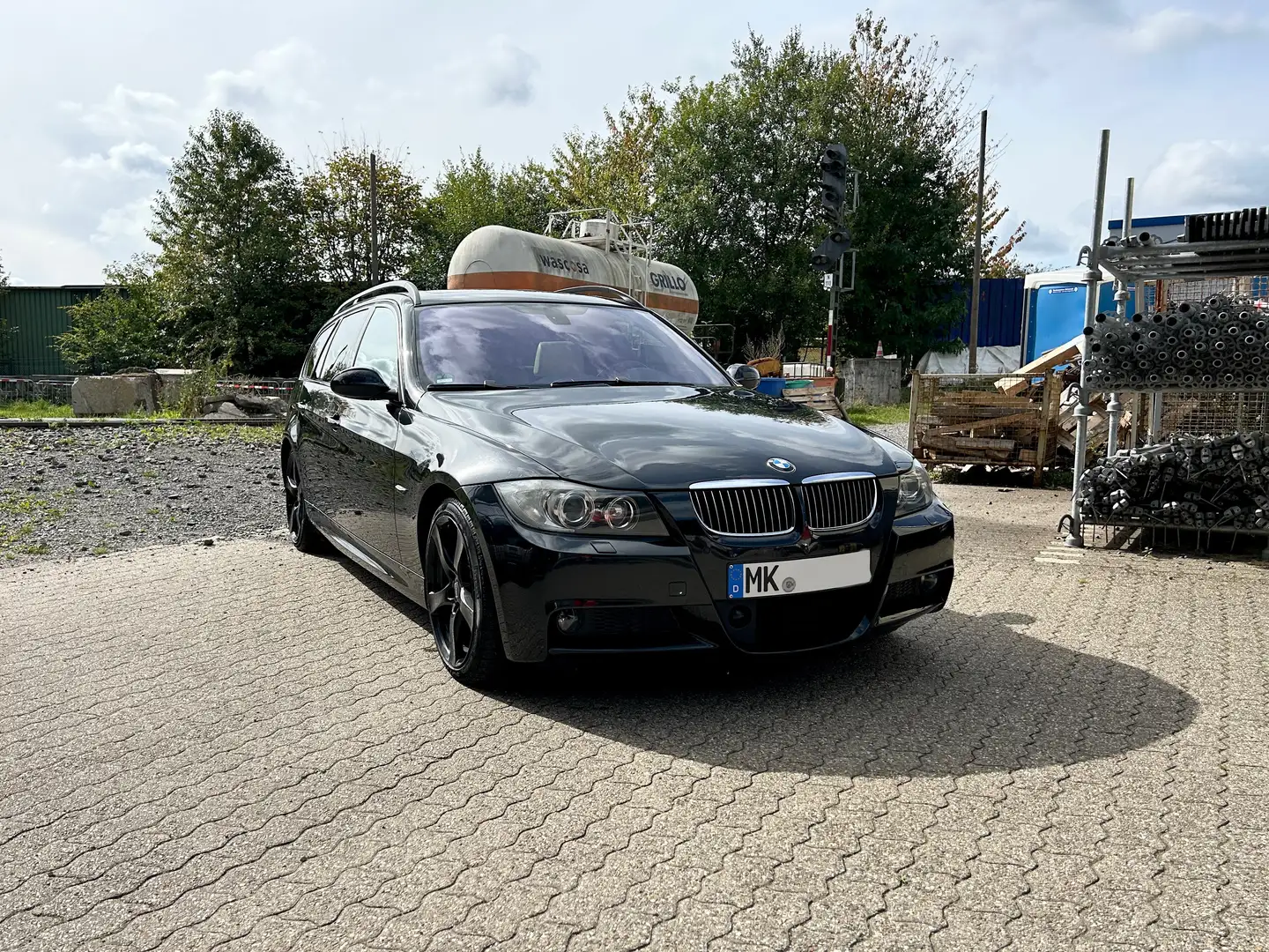 BMW 330 330i Schwarz - 1