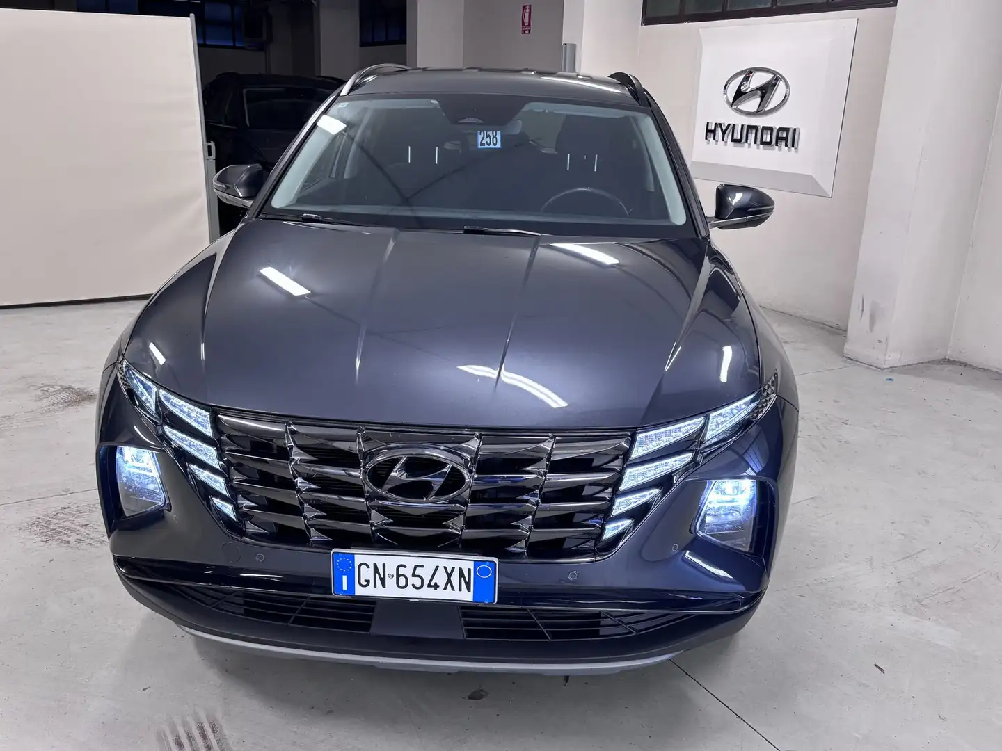 Hyundai TUCSON 1.6 HEV aut.Exellence Grau - 2