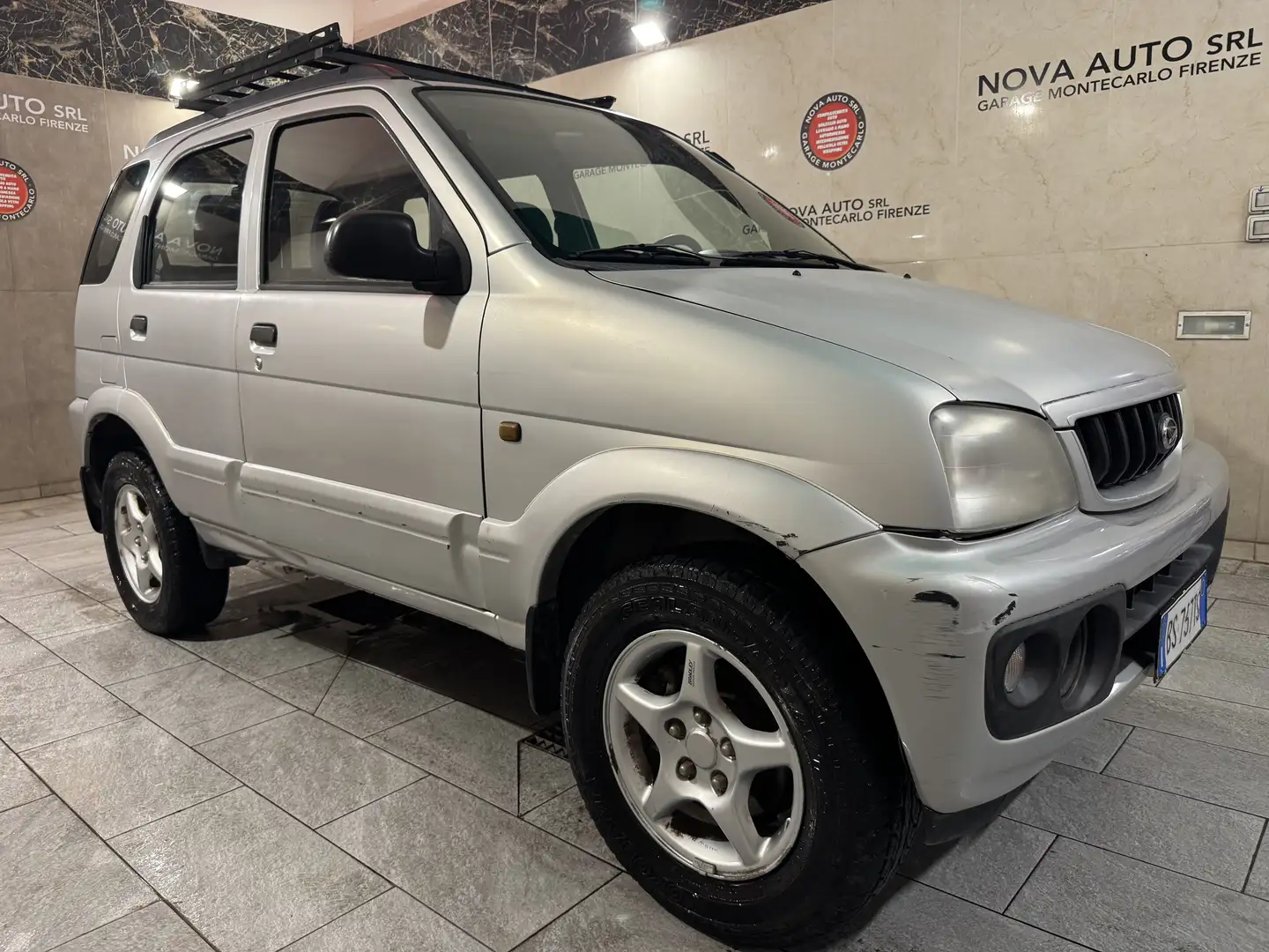 Daihatsu Terios Terios1.3 DBA c/clima 4X4 metano Grijs - 2