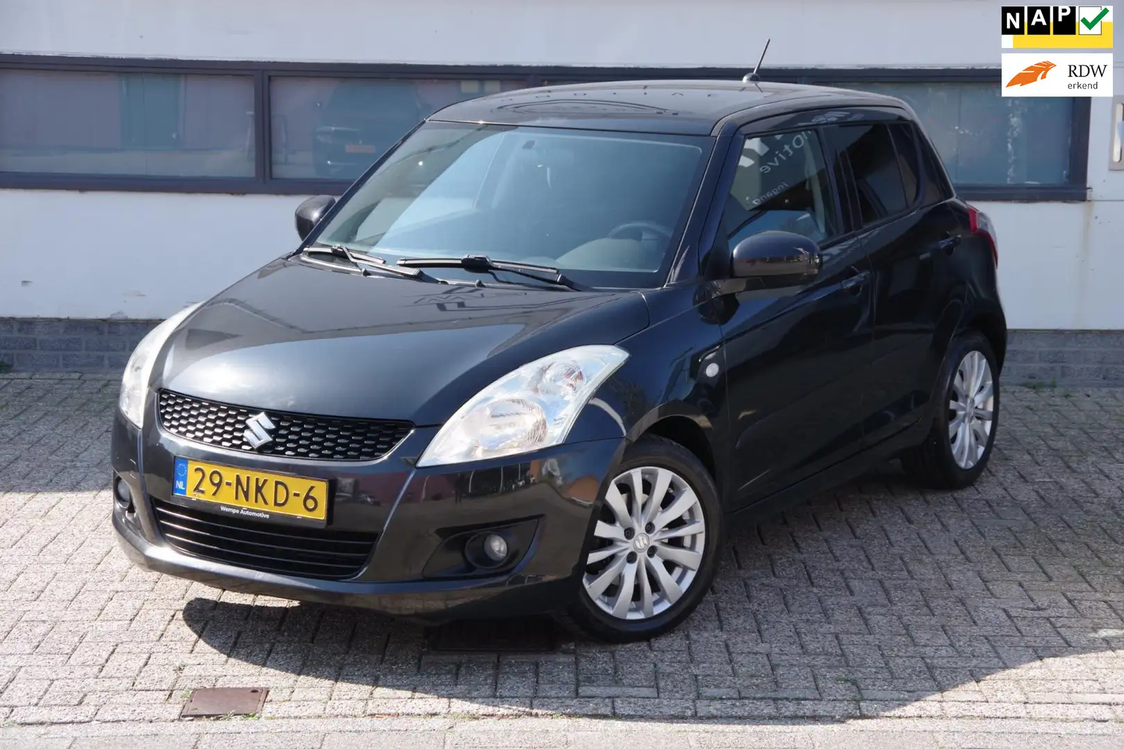 Suzuki Swift 1.2 Exclusive Zwart - 1