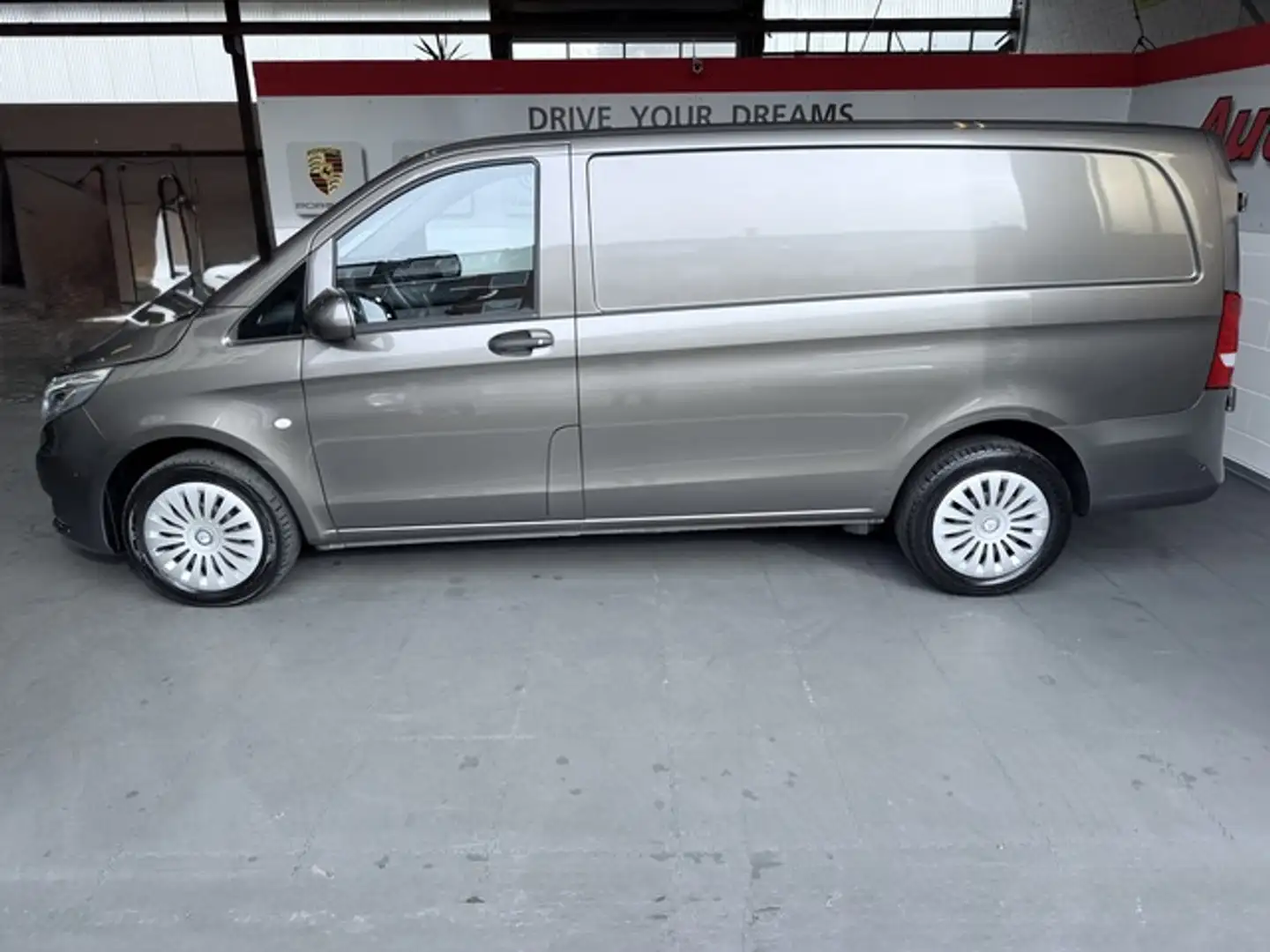 Mercedes-Benz Vito Kasten114/116 CDI,119 CDI/BT4x4 lang *1Hd.* Gris - 2