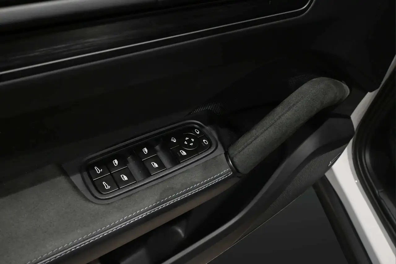 Porsche Cayenne снимка Porsche Cayenne