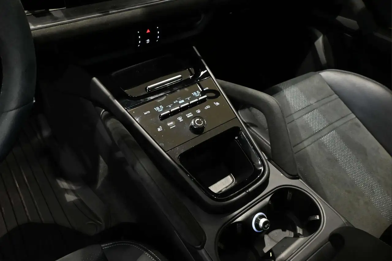 Porsche Cayenne снимка Porsche Cayenne