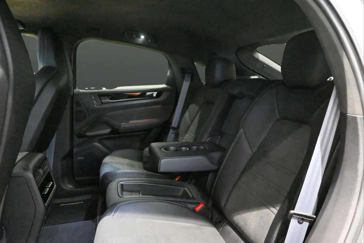 Porsche Cayenne снимка Porsche Cayenne