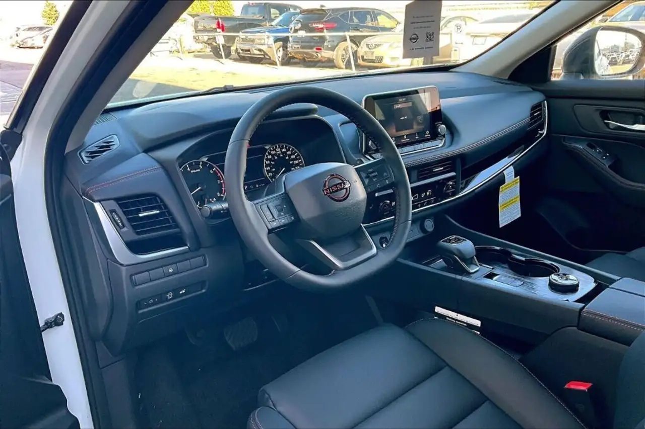 Nissan Rogue снимка Nissan Rogue