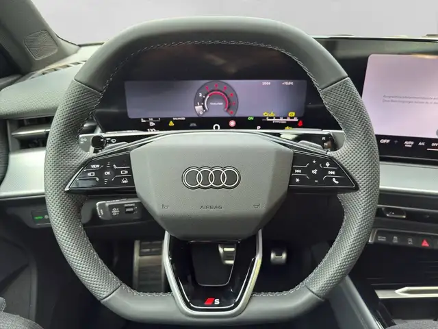 Audi Q3 view 5