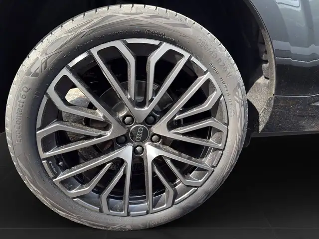 Audi Q3 view 4