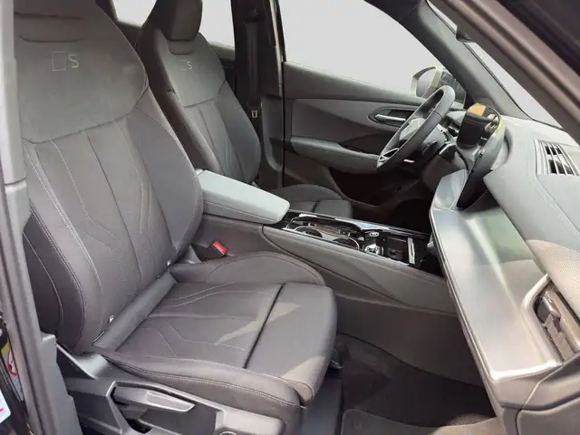 Audi Q3 view 12