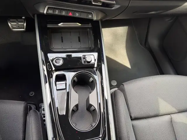 Audi Q3 view 11