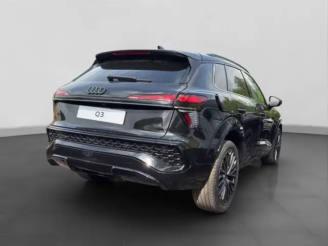 Audi Q3 view 13