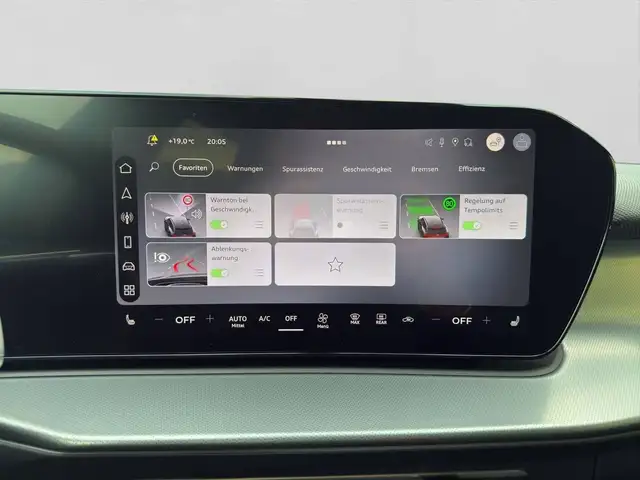 Audi Q3 view 10