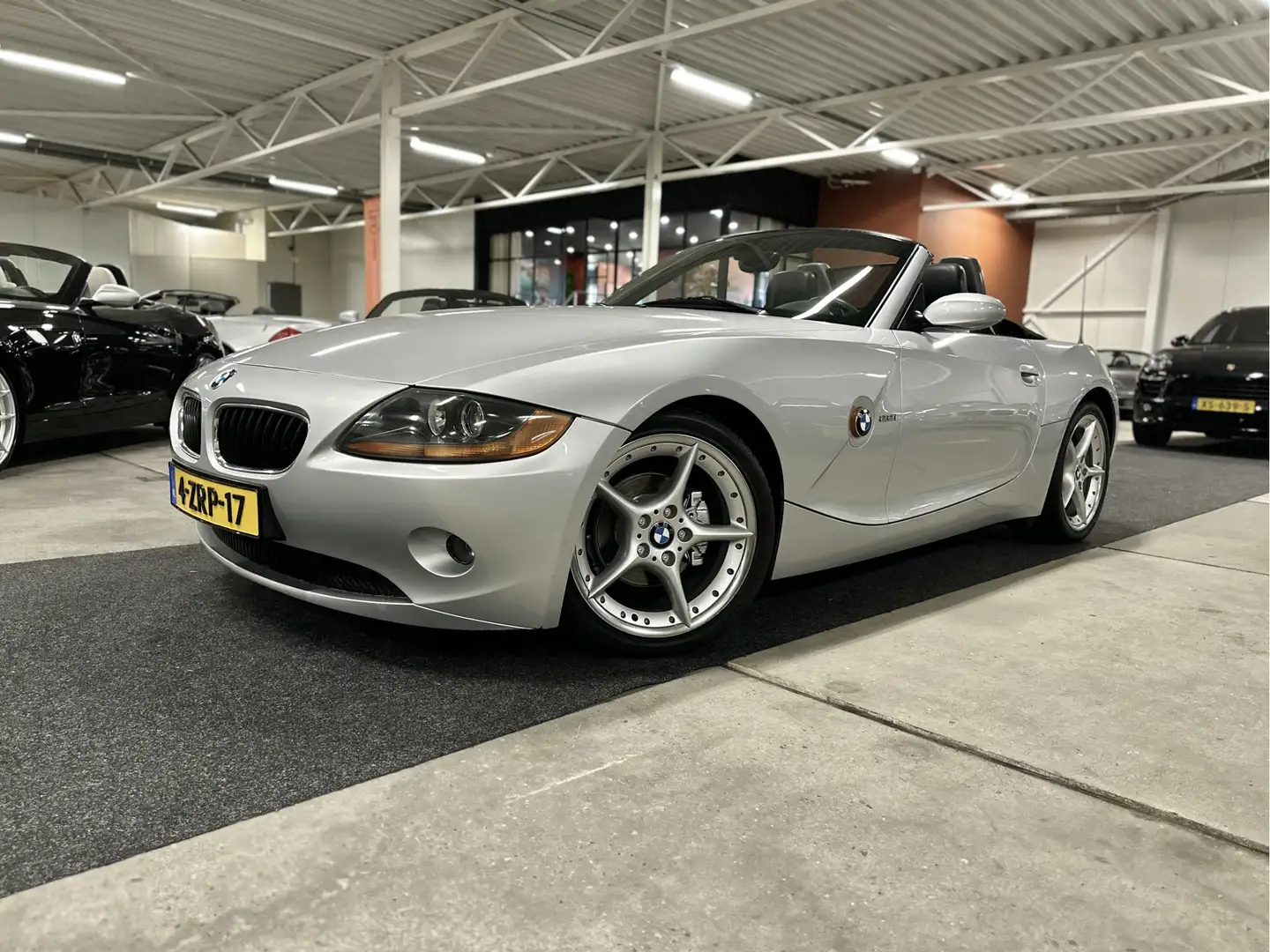 BMW Z4 [E85] 2.2i Roadster Executive l Sportonderstel l H Grau - 1
