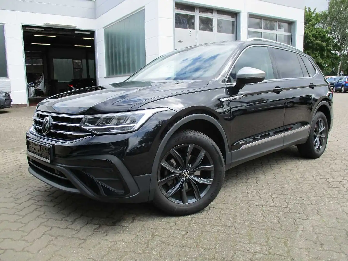 Volkswagen Tiguan Allspace I 2.0 TDI SCR DSG Life Schwarz - 1