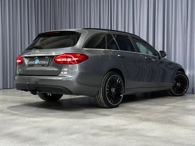 Mercedes-Benz C view 3