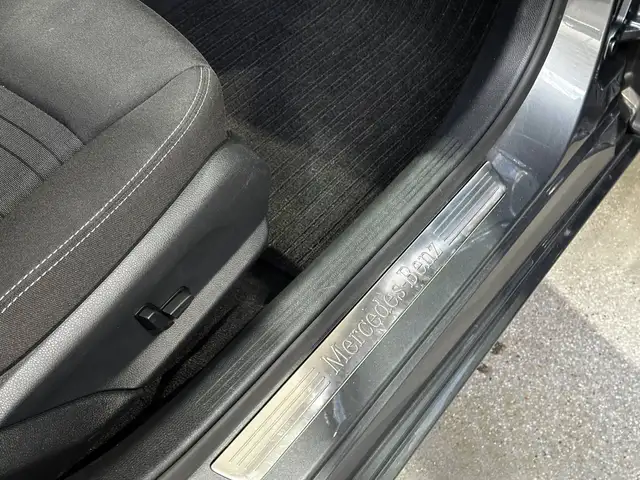 Mercedes-Benz C view 25