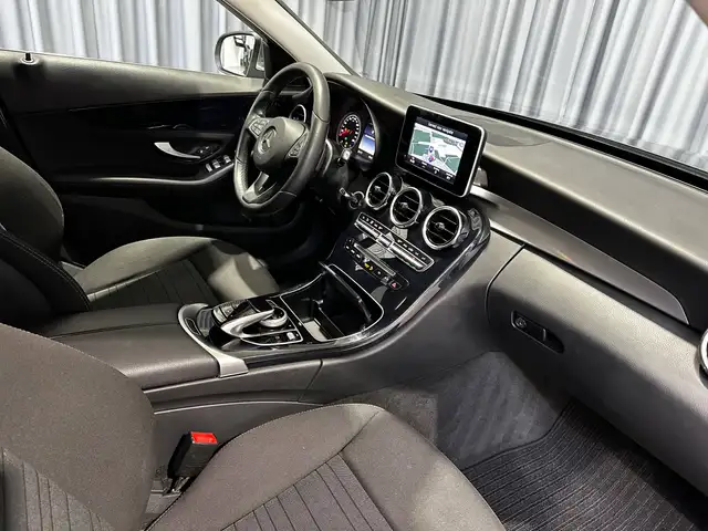 Mercedes-Benz C view 11