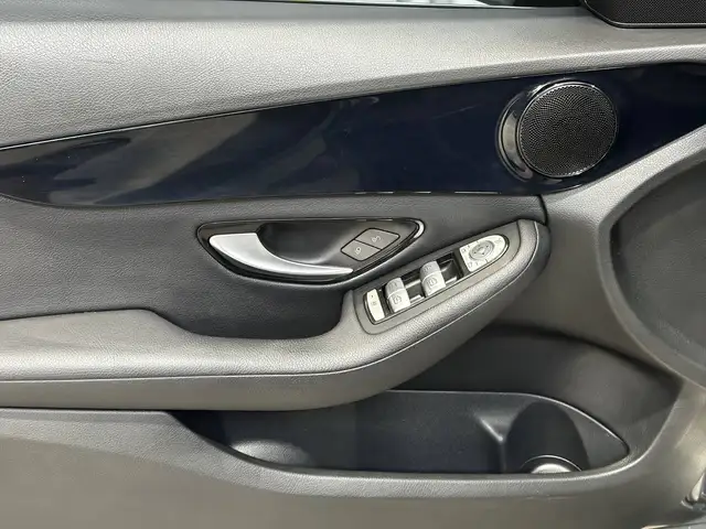 Mercedes-Benz C view 23