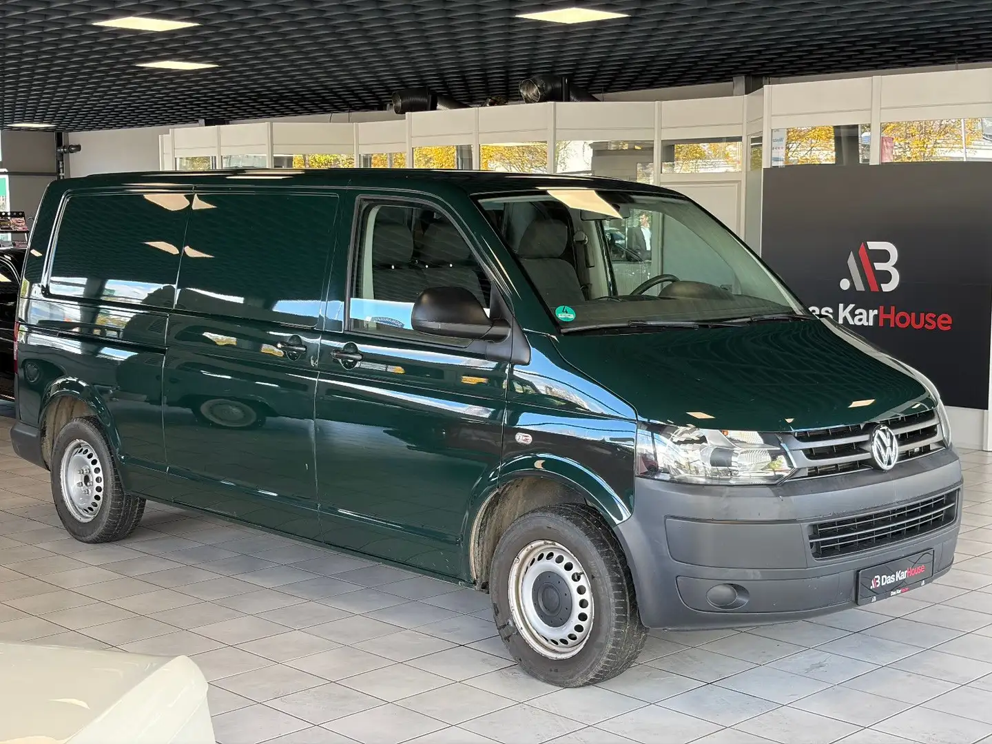 Volkswagen T5 Transporter Kasten lang · 1.Hand · AHK Grün - 1