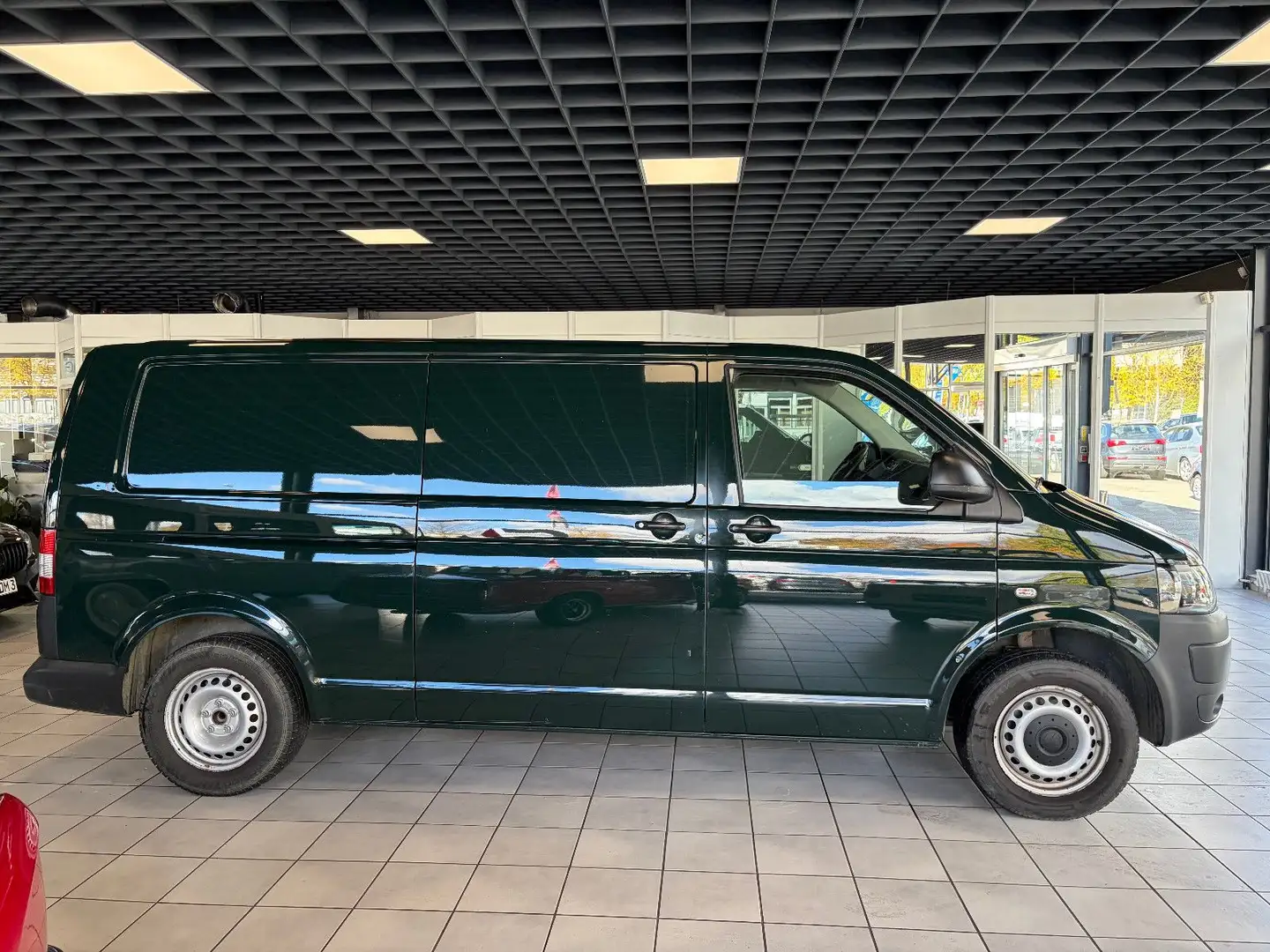 Volkswagen T5 Transporter Kasten lang · 1.Hand · AHK Grün - 2