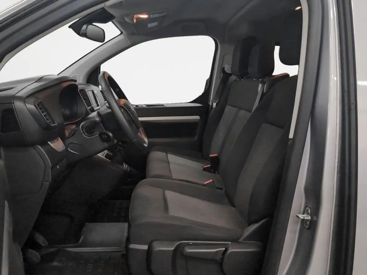 2024 Toyota Proace Shuttle L1 2.0D 8pl. VX 145, photograph 10