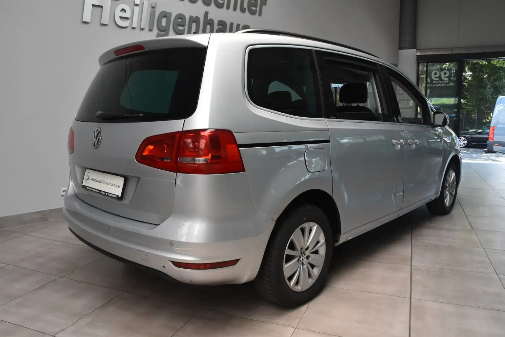 Volkswagen Sharan Comfortline DSG Navi 3ZKlima 7-Sitzer PDC Silber - 2