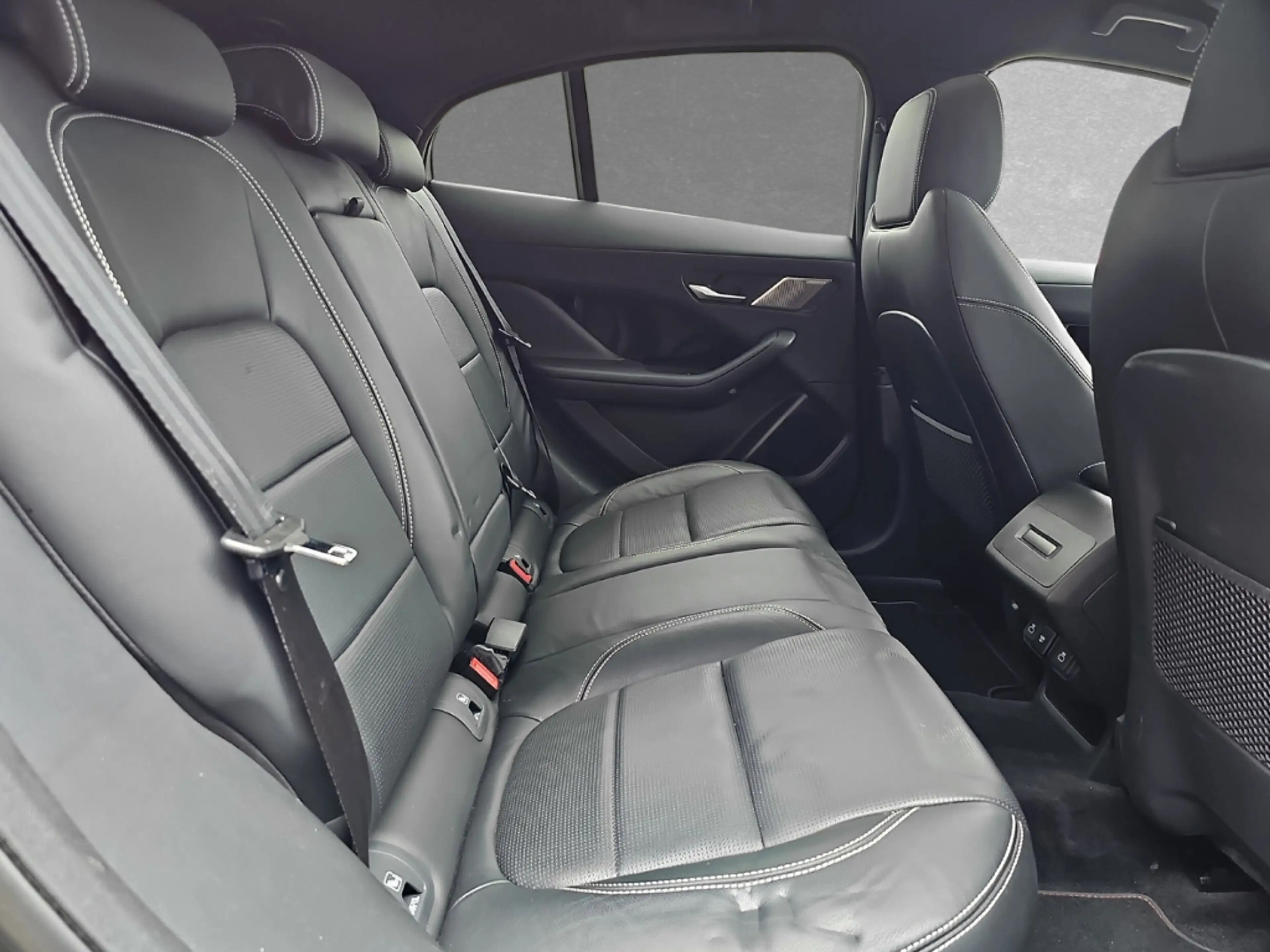 Jaguar I-Pace EV400 S — photo 6