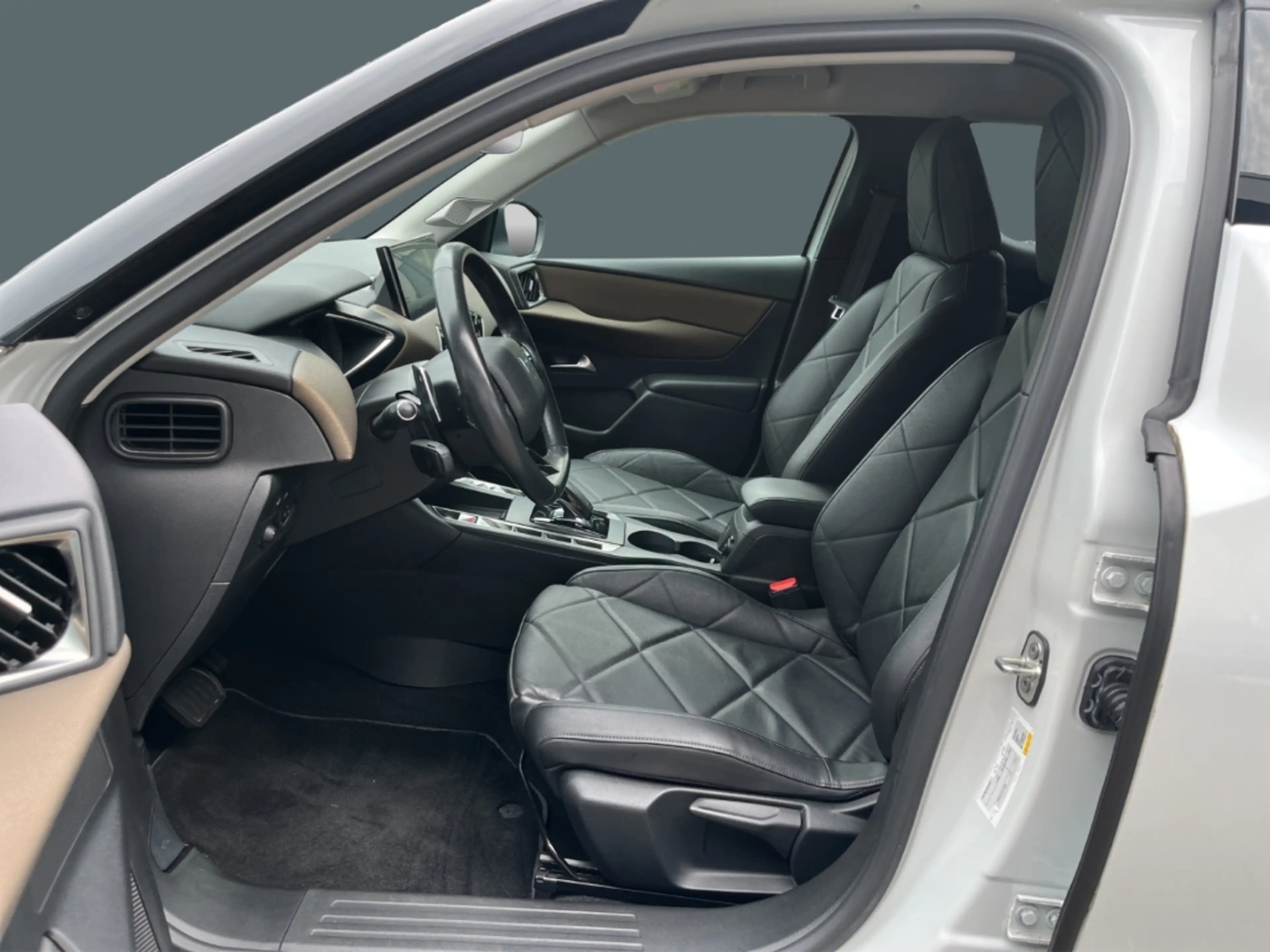 DS Automobiles DS 3 Crossback So Chic HUD Navi Leder Digitales Cockpit LED Blend — photo 9