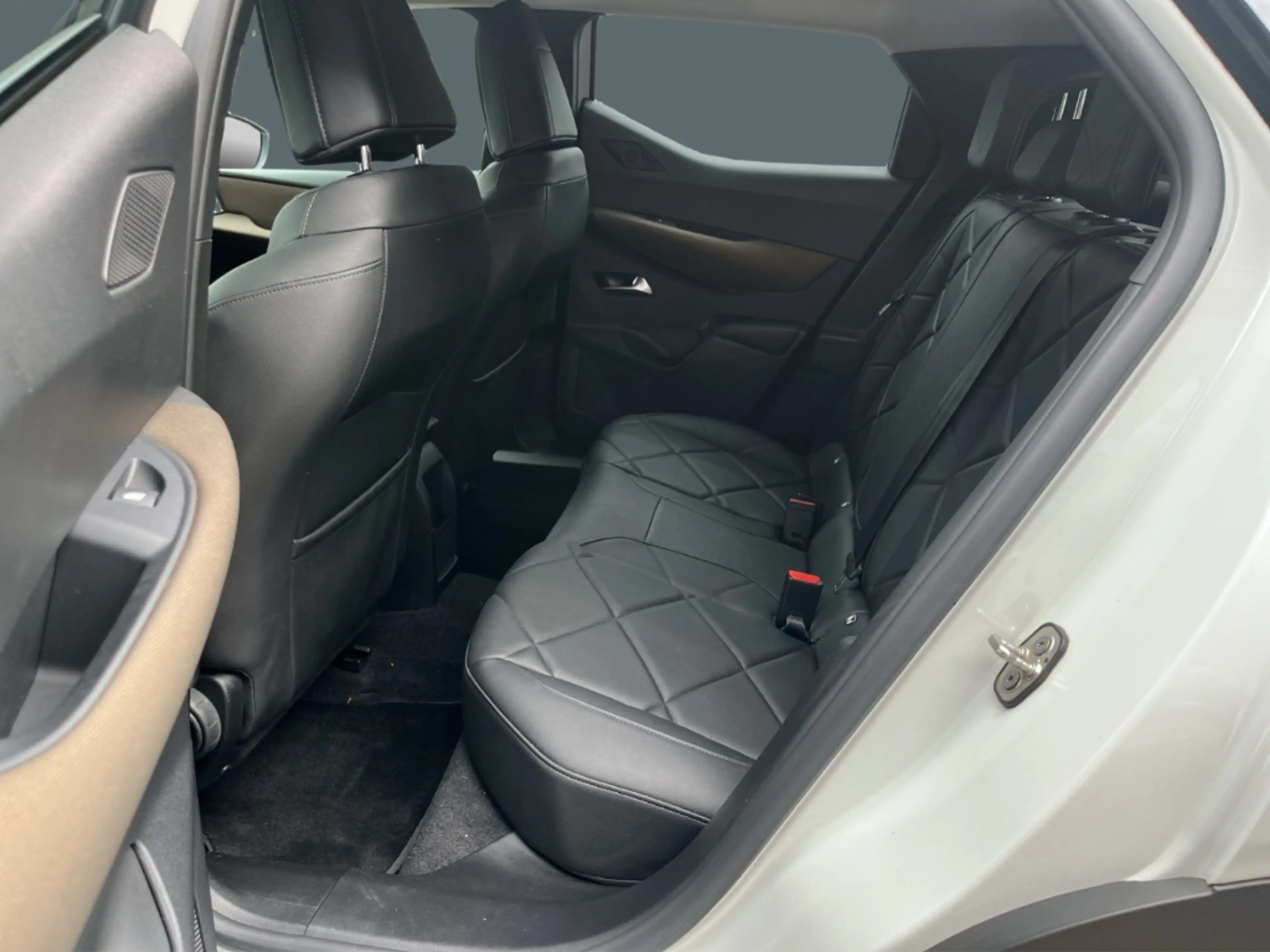 DS Automobiles DS 3 Crossback So Chic HUD Navi Leder Digitales Cockpit LED Blend — photo 11