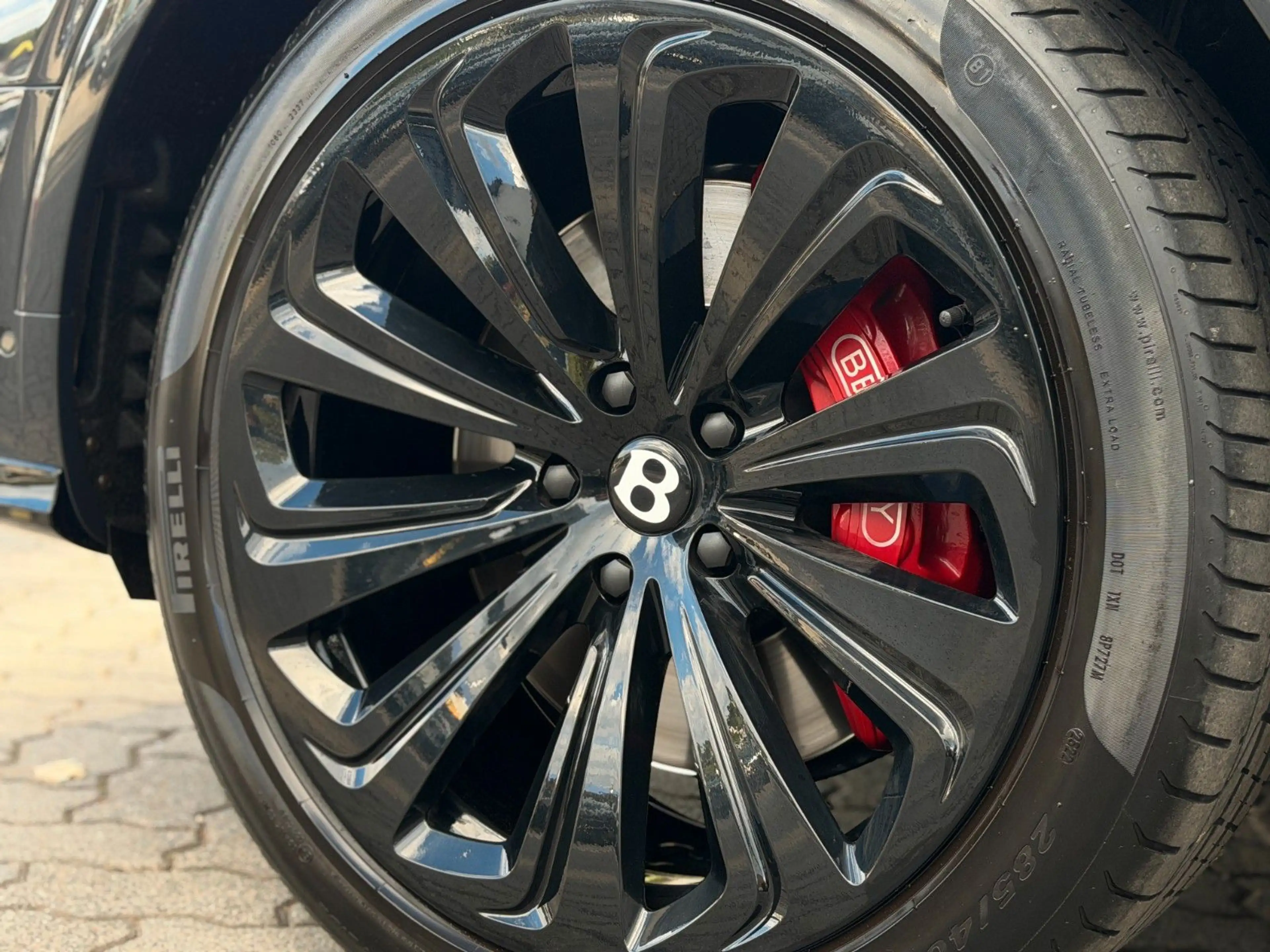 Bentley Bentayga 3.0 Hybrid 4WD Autom.*22"LM*PANO*360° — photo 3