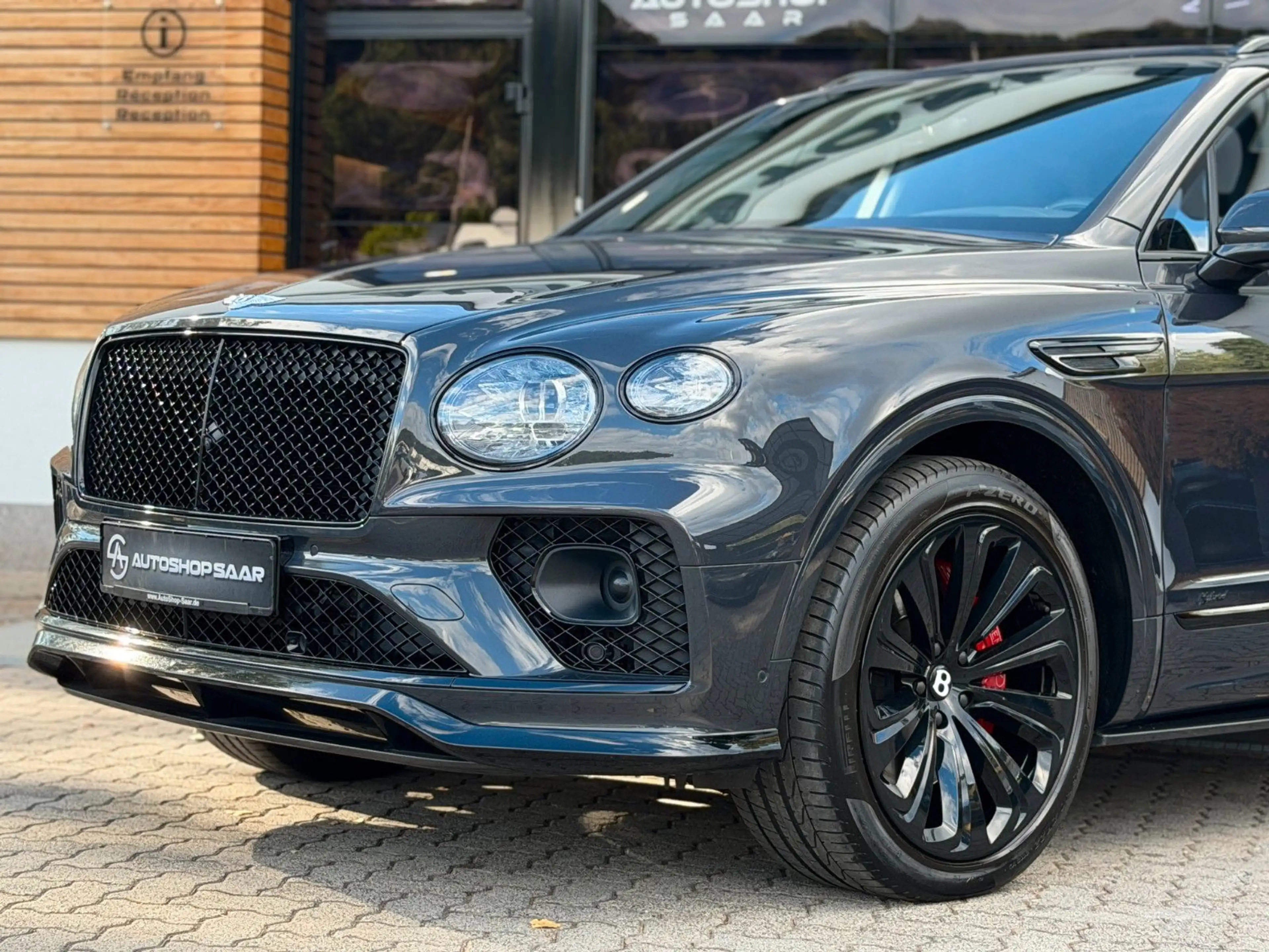 Bentley Bentayga 3.0 Hybrid 4WD Autom.*22"LM*PANO*360° — photo 2