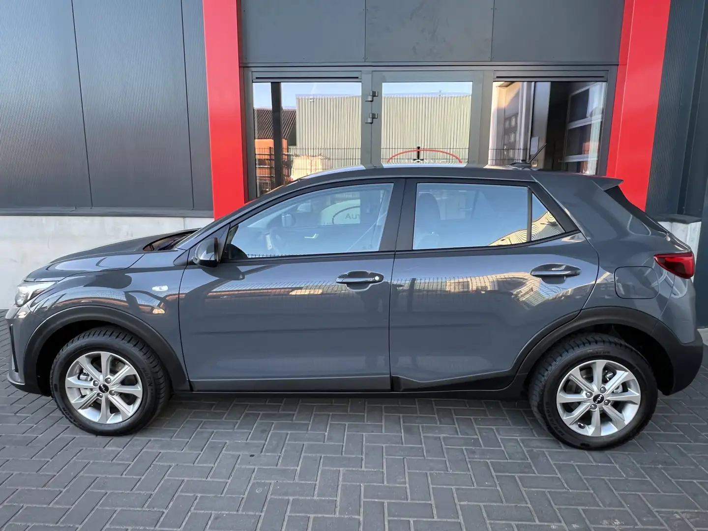 Kia Stonic 1.2 MPi Design Edition Gris - 2
