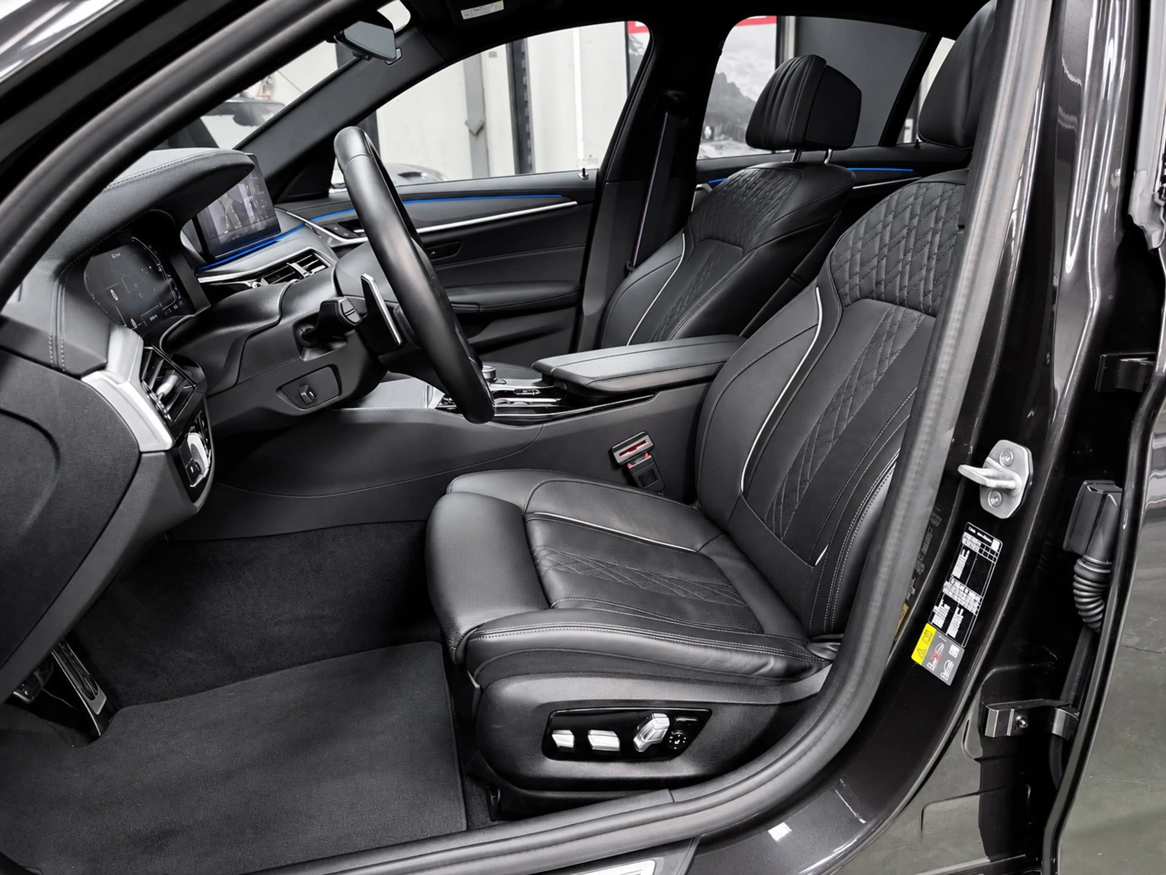 BMW 545 5-serie 545e xDrive M-sport Business Edition Plus — photo 18