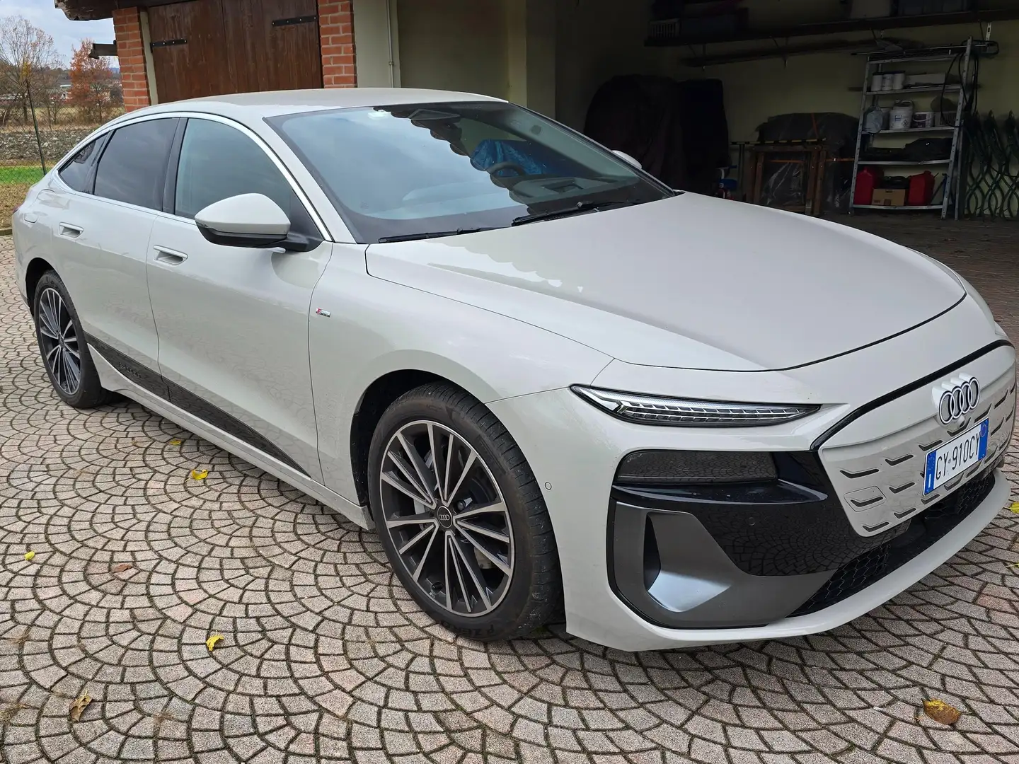 Audi A6 Sportback e-tron performance S line edition 367cv Beżowy - 1