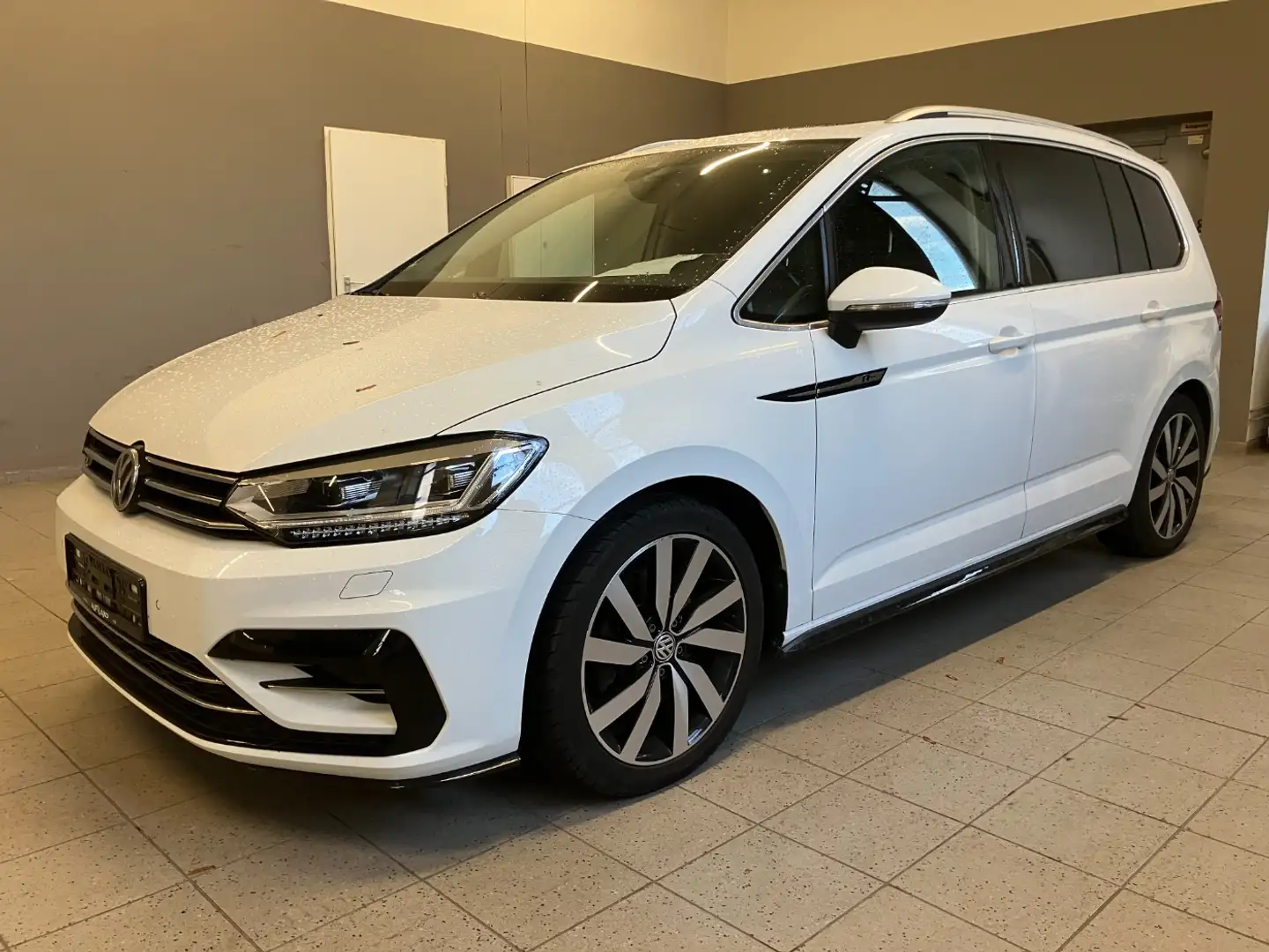 Volkswagen Touran 1.8 TSI Highline DSG R-Line*AHK*RFK*LED*Pano*7Sitz Weiß - 2