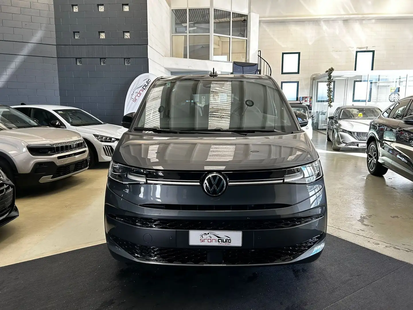 Volkswagen T7 Multivan Multivan 1.5 PHEV DSG 4Motion Edition Grau - 2