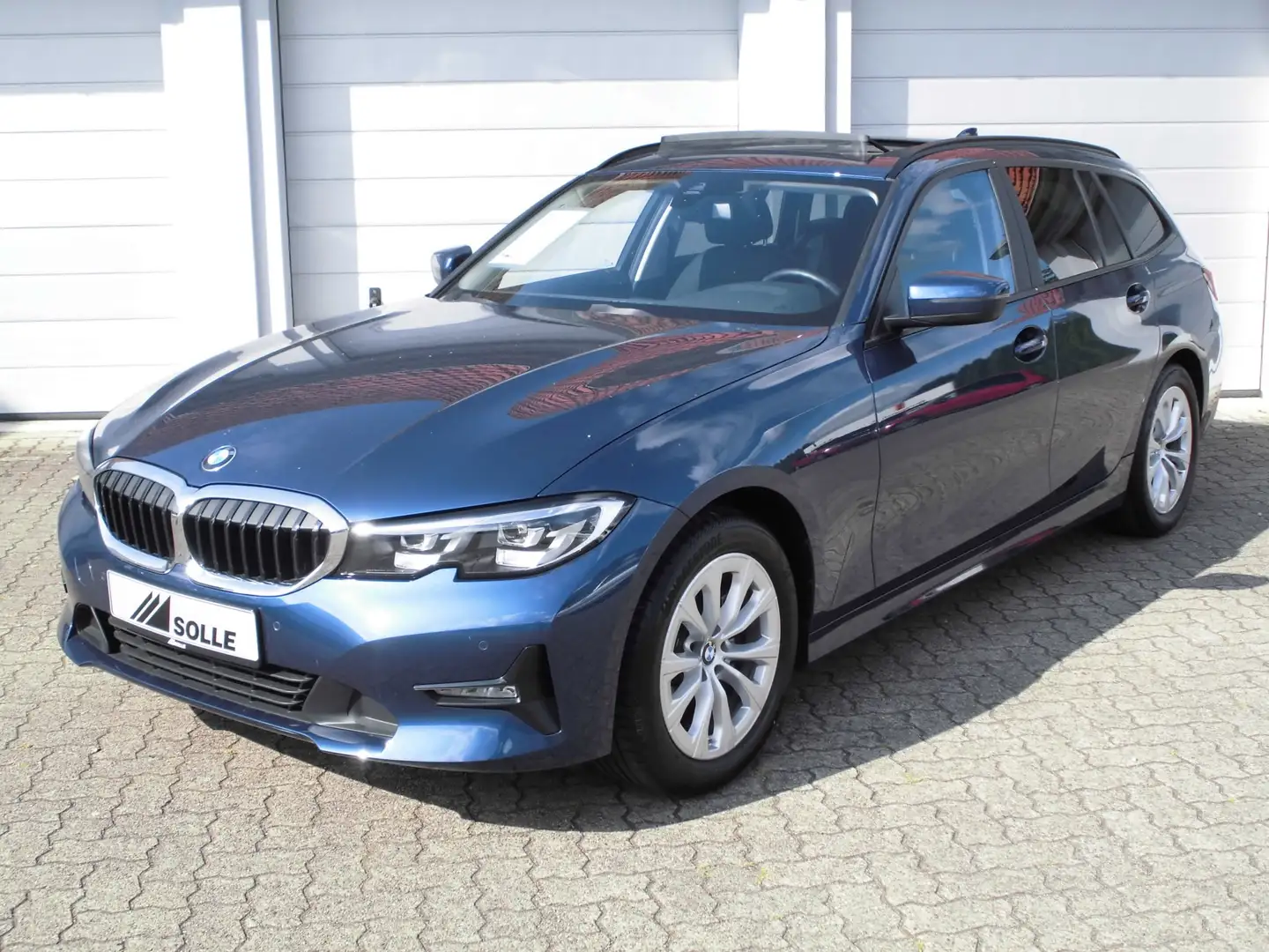 BMW 318 i Touring Advantage *LED*AHK*RFK*DAB*Panorama* Blau - 1